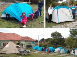 Montaxe de tendas no primeiro campamento do Grupo Scout Ilex 959