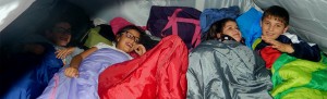 Momento de acostarse no primeiro campamento do Grupo Scout Ilex 959