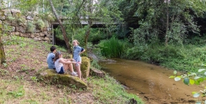 scouts xunto ao río