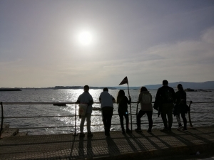 scouts mirando o mar