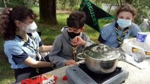 scouts cociñando